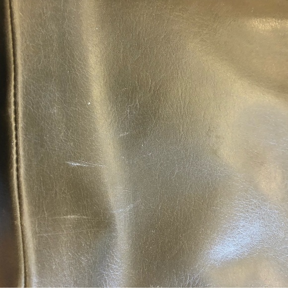 Matt & Natt tote bag, Vegan Leather, in army green. Discontinued at store. - Picture 6 of 11